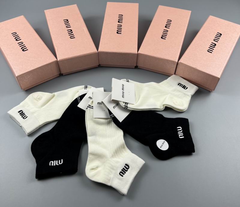 Miumiu socks 031028